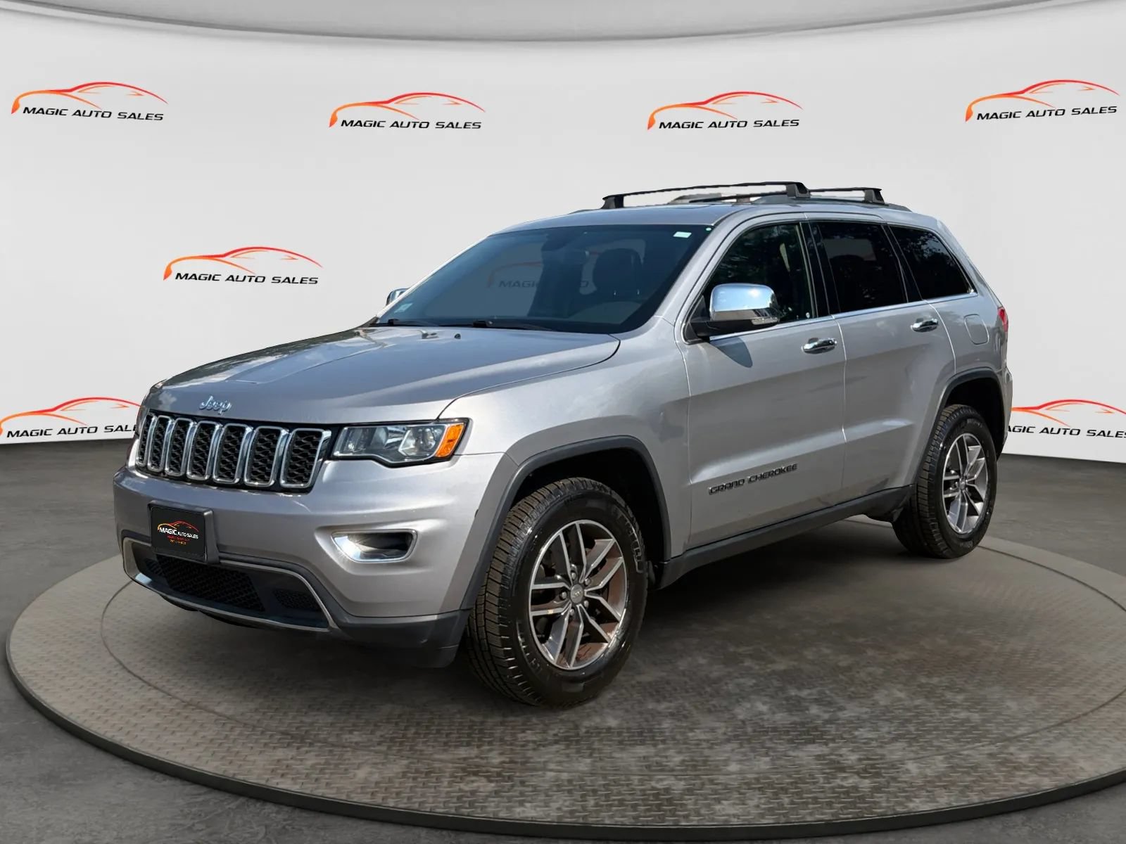 Used 2018 Jeep Grand Cherokee Limited AWD/4WD image 1