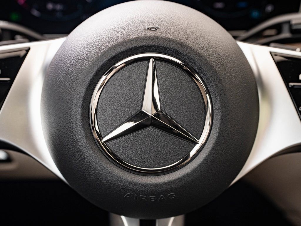 Used 2025 Mercedes-Benz C 300 4MATIC Sedan image 27