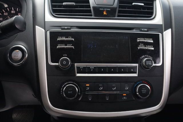Used 2017 Nissan Altima 2.5 SR w/ Interior Lighting Package image 22