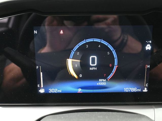 Used 2025 Chevrolet Trax LT w/ LT Convenience Package FWD image 9
