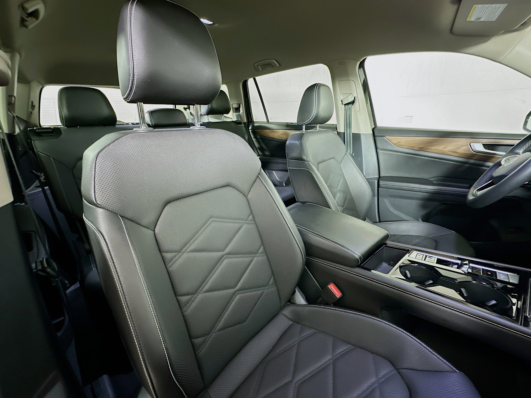 Used 2024 Volkswagen Atlas SE image 27