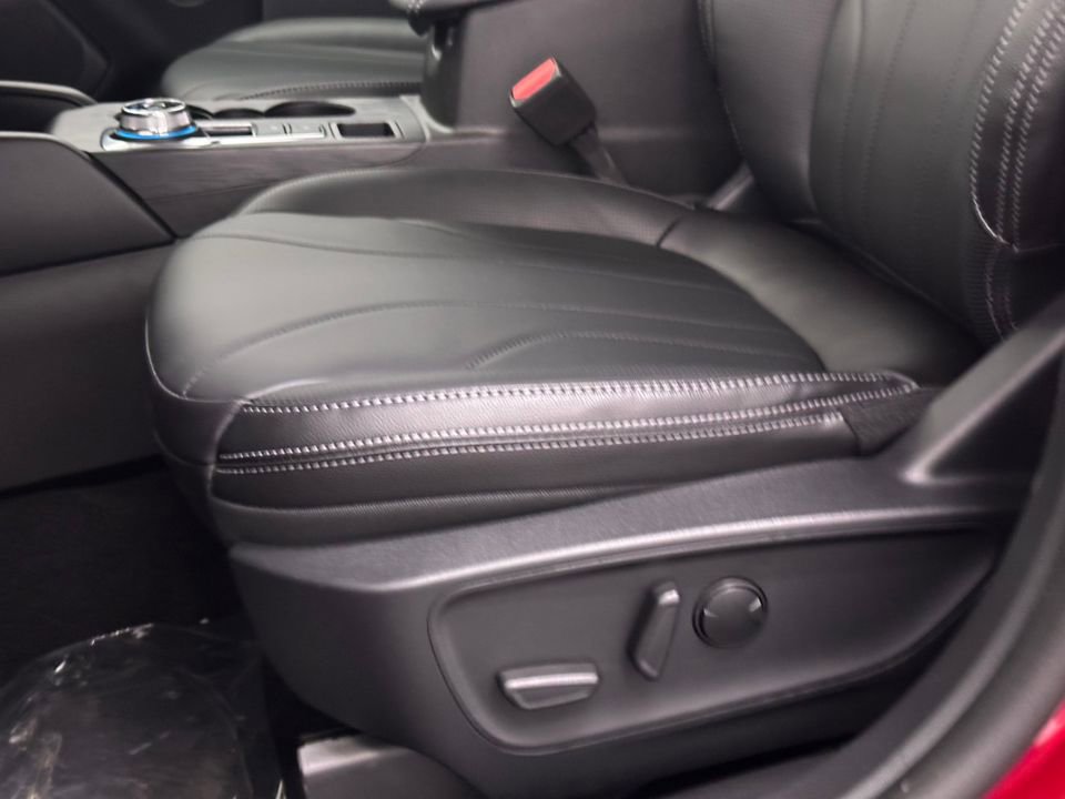New 2025 Ford Escape SE w/ PHEV Premium Package FWD image 15