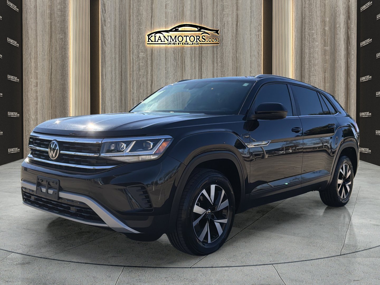 Used 2021 Volkswagen Atlas Cross Sport SE FWD image 3