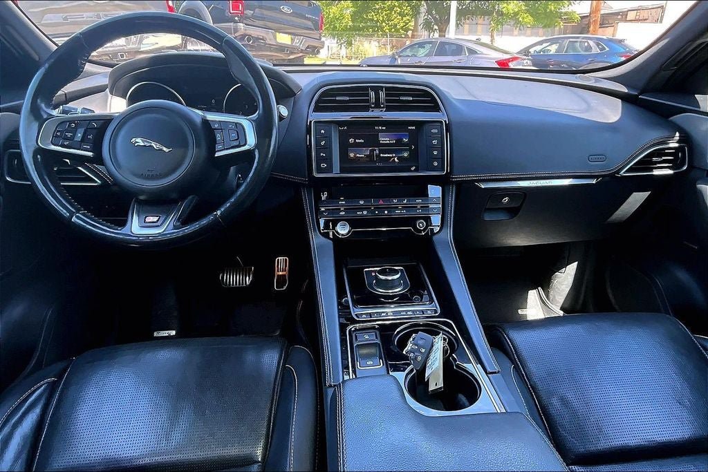Used 2017 Jaguar F-PACE S AWD/4WD image 15