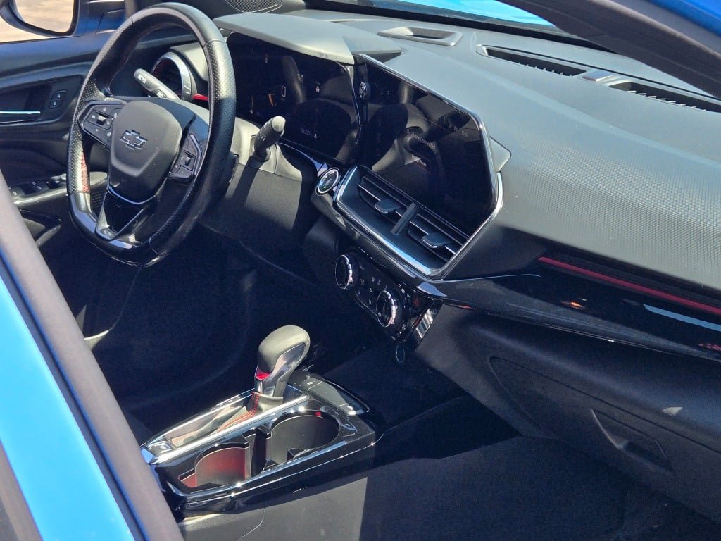 Certified 2024 Chevrolet Trax RS w/ Sunroof Package FWD image 8