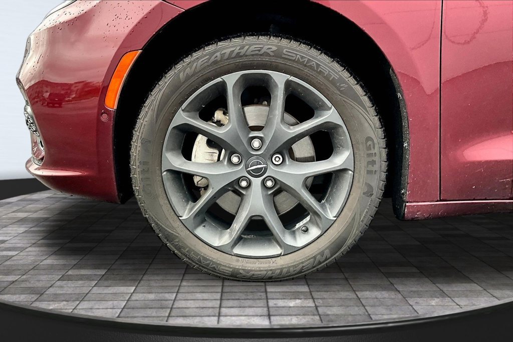 Used 2021 Chrysler Pacifica Touring-L w/ Uconnect Theater Family Group AWD/4WD image 34