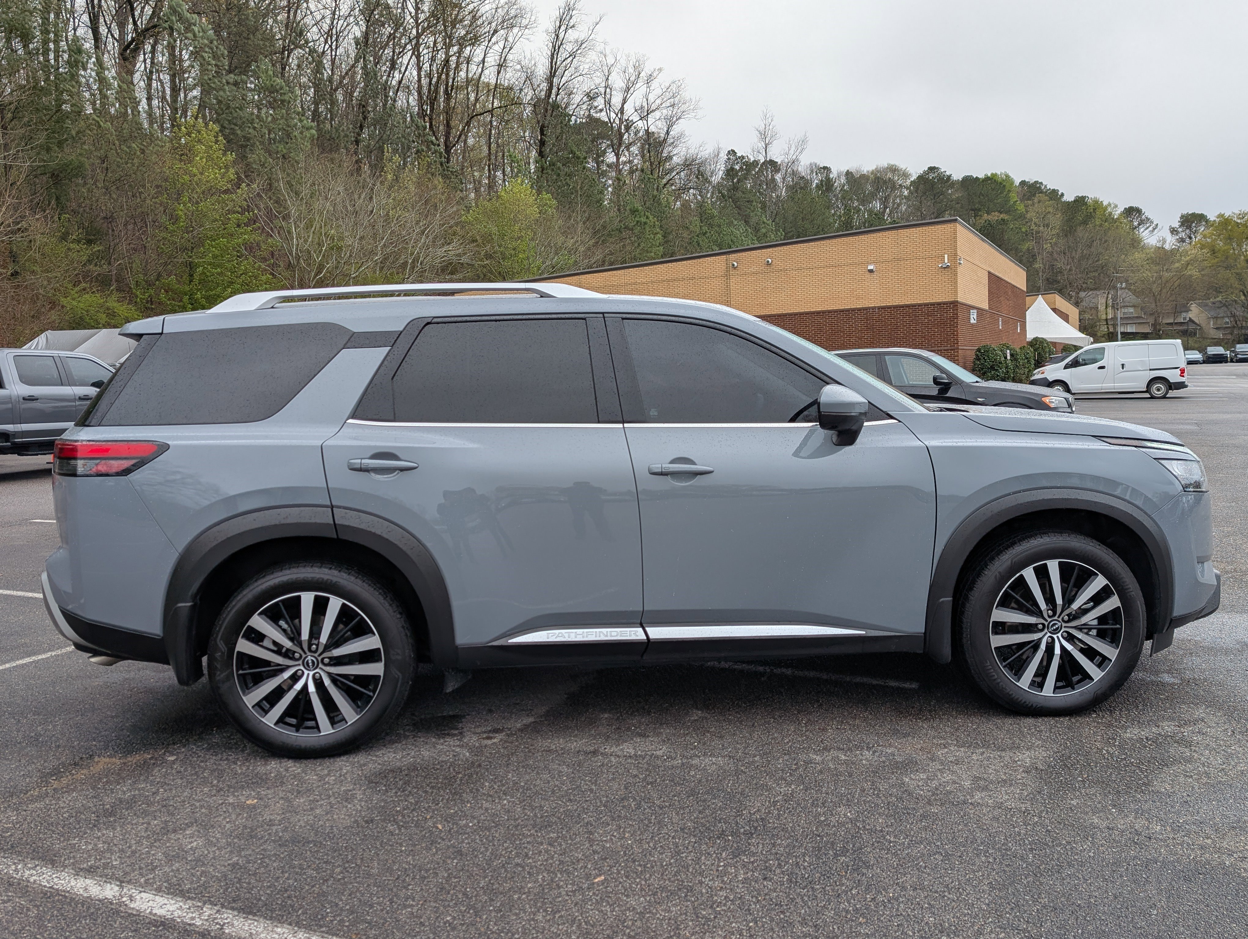 Used 2025 Nissan Pathfinder Platinum w/ Cargo Package image 10