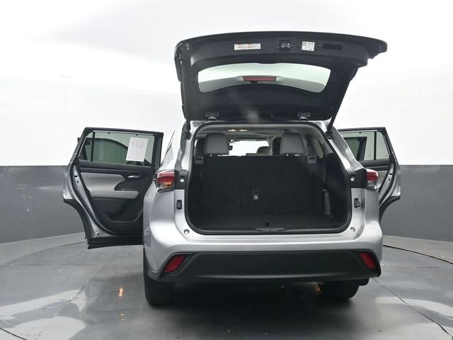 Used 2024 Toyota Highlander XLE FWD image 38