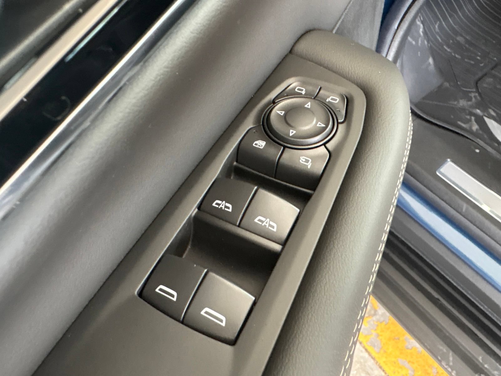 New 2026 GMC Yukon XL Elevation w/ LPO, Floor Liner Package AWD/4WD image 11