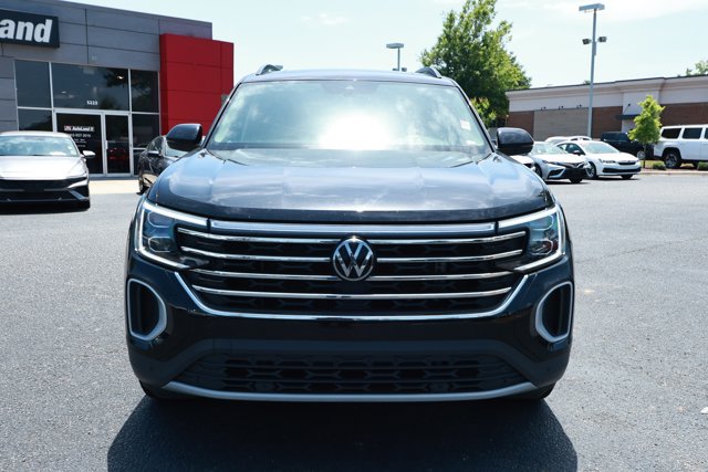 Used 2024 Volkswagen Atlas SE FWD image 2