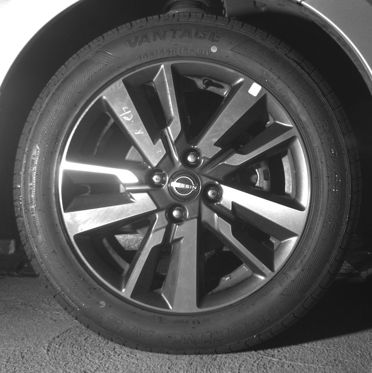 Used 2025 Nissan Versa SV image 13