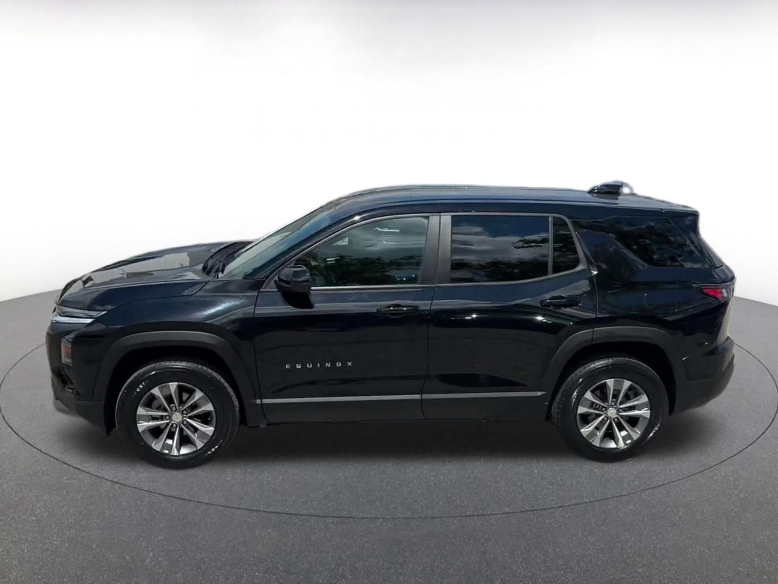 Used 2025 Chevrolet Equinox LT FWD image 9