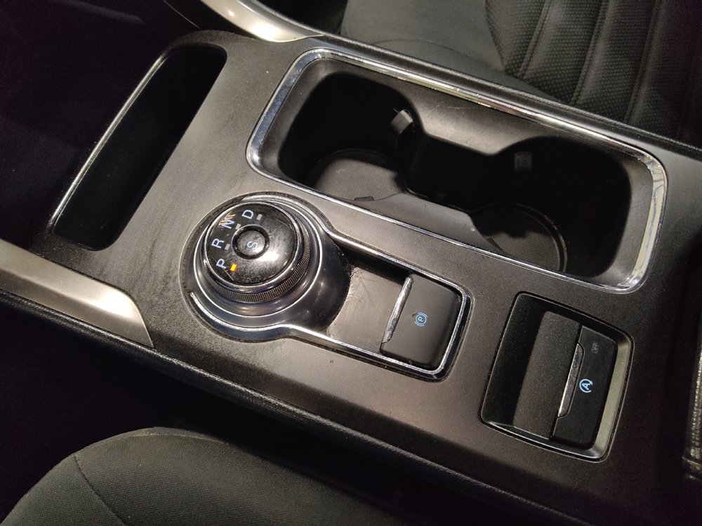 Used 2017 Ford Fusion SE w/ Fusion SE Technology Package FWD image 26