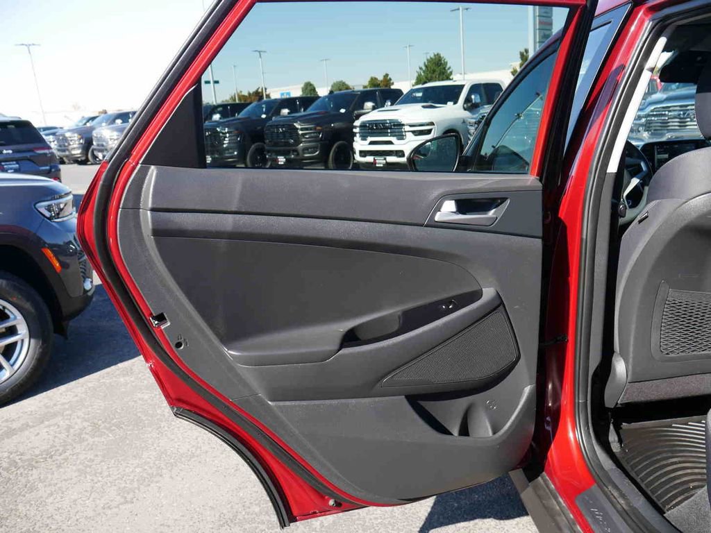 Used 2020 Hyundai Tucson SE w/ Winter Weather Package image 13