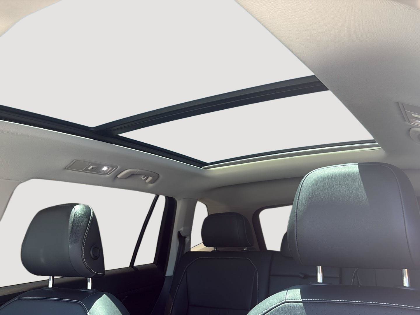 Certified 2023 Volkswagen Tiguan SE w/ Panoramic Sunroof Package AWD/4WD image 5