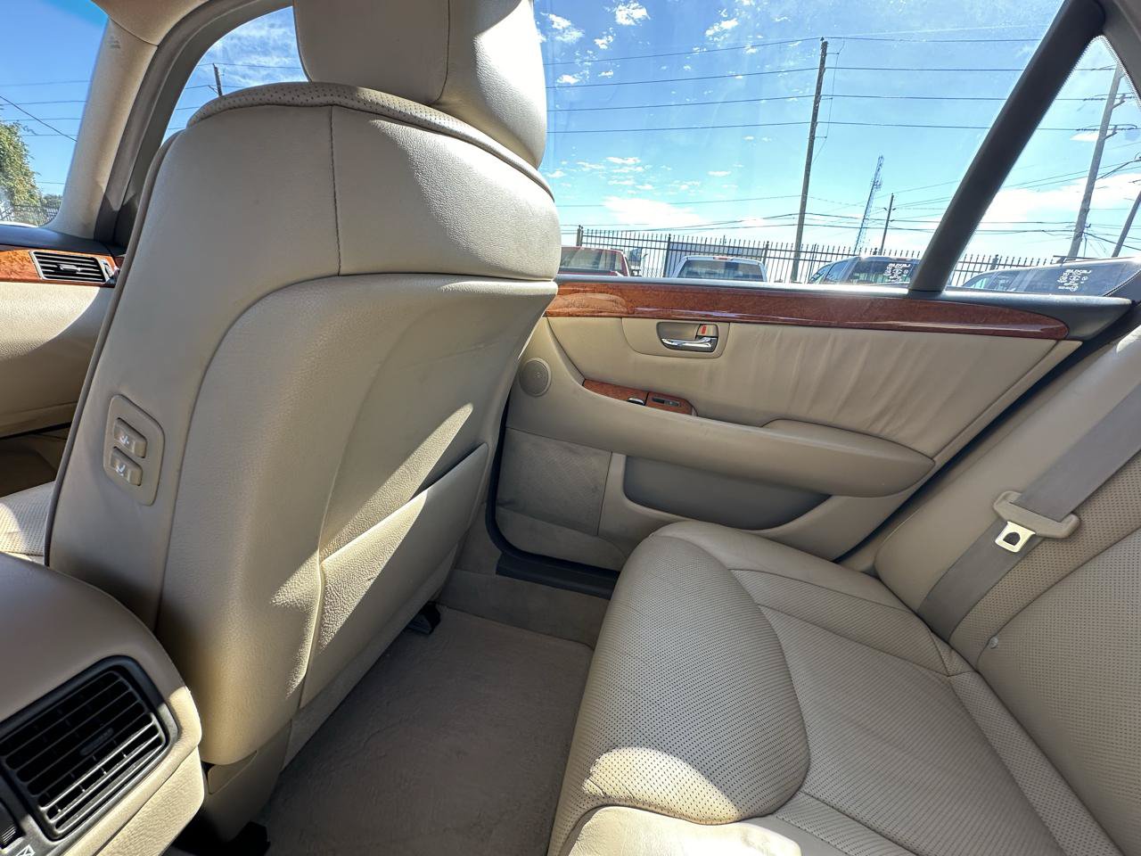 Used 2006 Lexus LS 430 w/ Modern Luxury Pkg RWD image 37