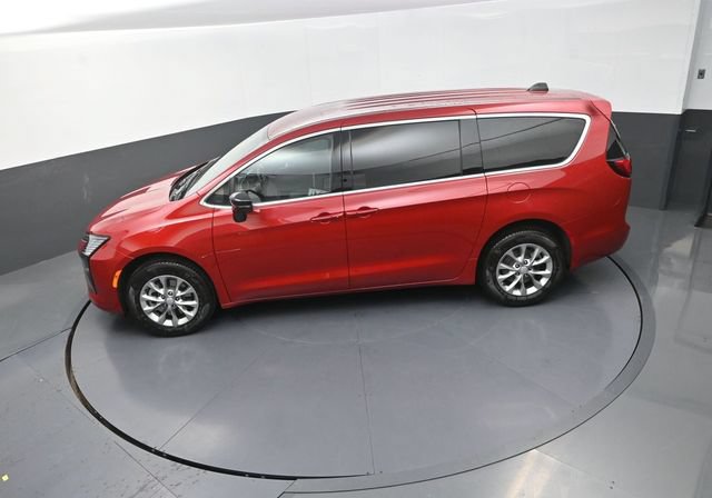 New 2027 Chrysler Pacifica Select AWD/4WD image 14