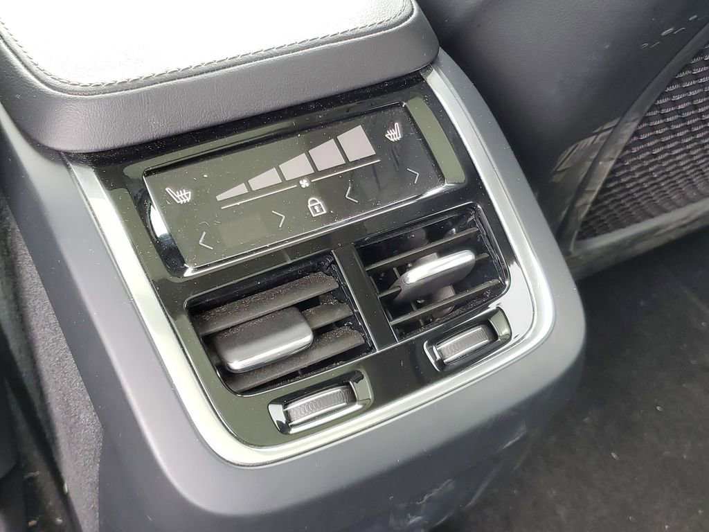Certified 2024 Volvo XC90 B6 Ultimate image 13