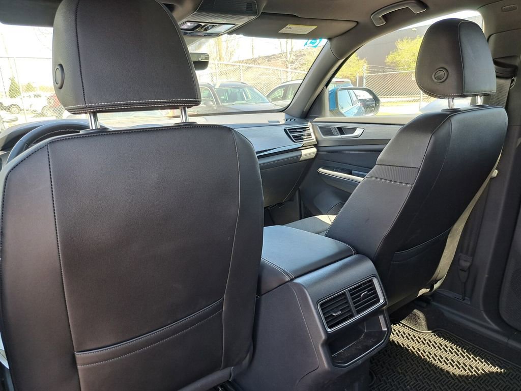 Used 2025 Volkswagen Atlas Cross Sport SE image 23