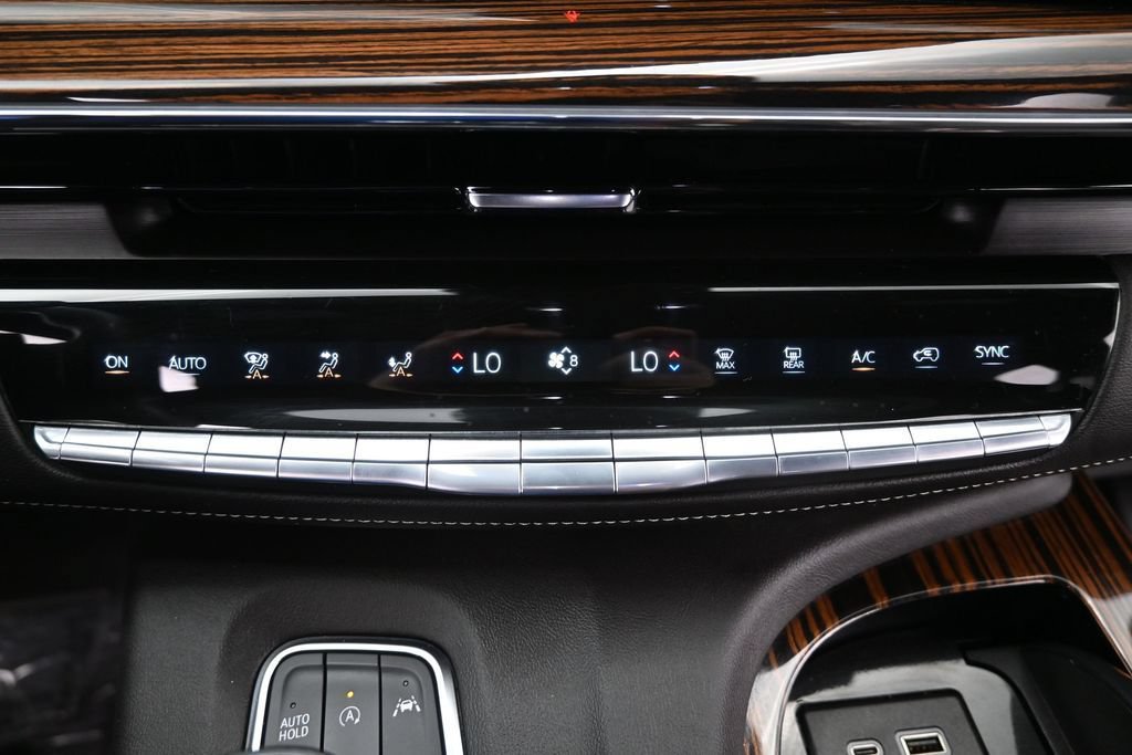 Used 2024 Cadillac Escalade ESV Premium Luxury AWD/4WD image 28