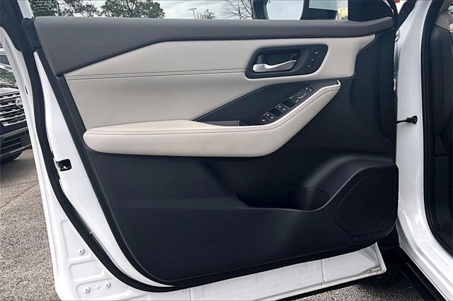 Certified 2025 Nissan Rogue SL w/ SL Premium Package image 17