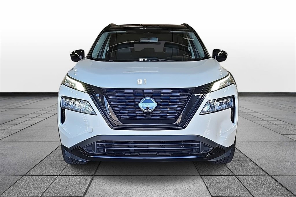 Used 2023 Nissan Rogue SV w/ SV Premium B Package image 2