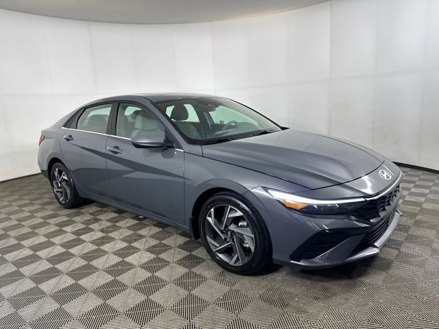 Certified 2025 Hyundai Elantra SEL image 29