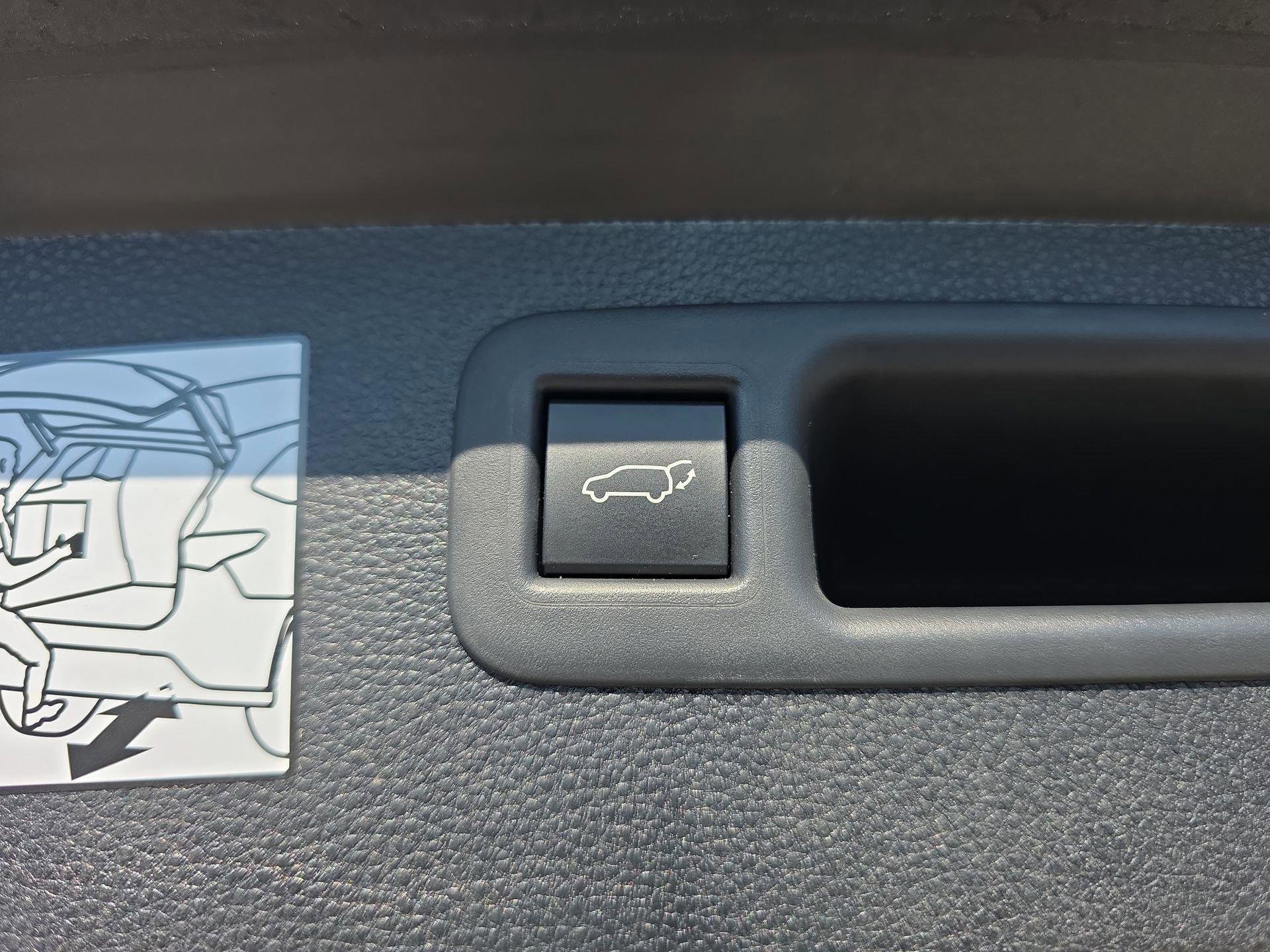 Used 2023 Toyota Highlander Platinum image 6