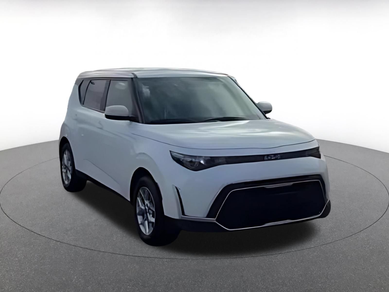 Used 2025 Kia Soul LX w/ LX Technology Package FWD image 10