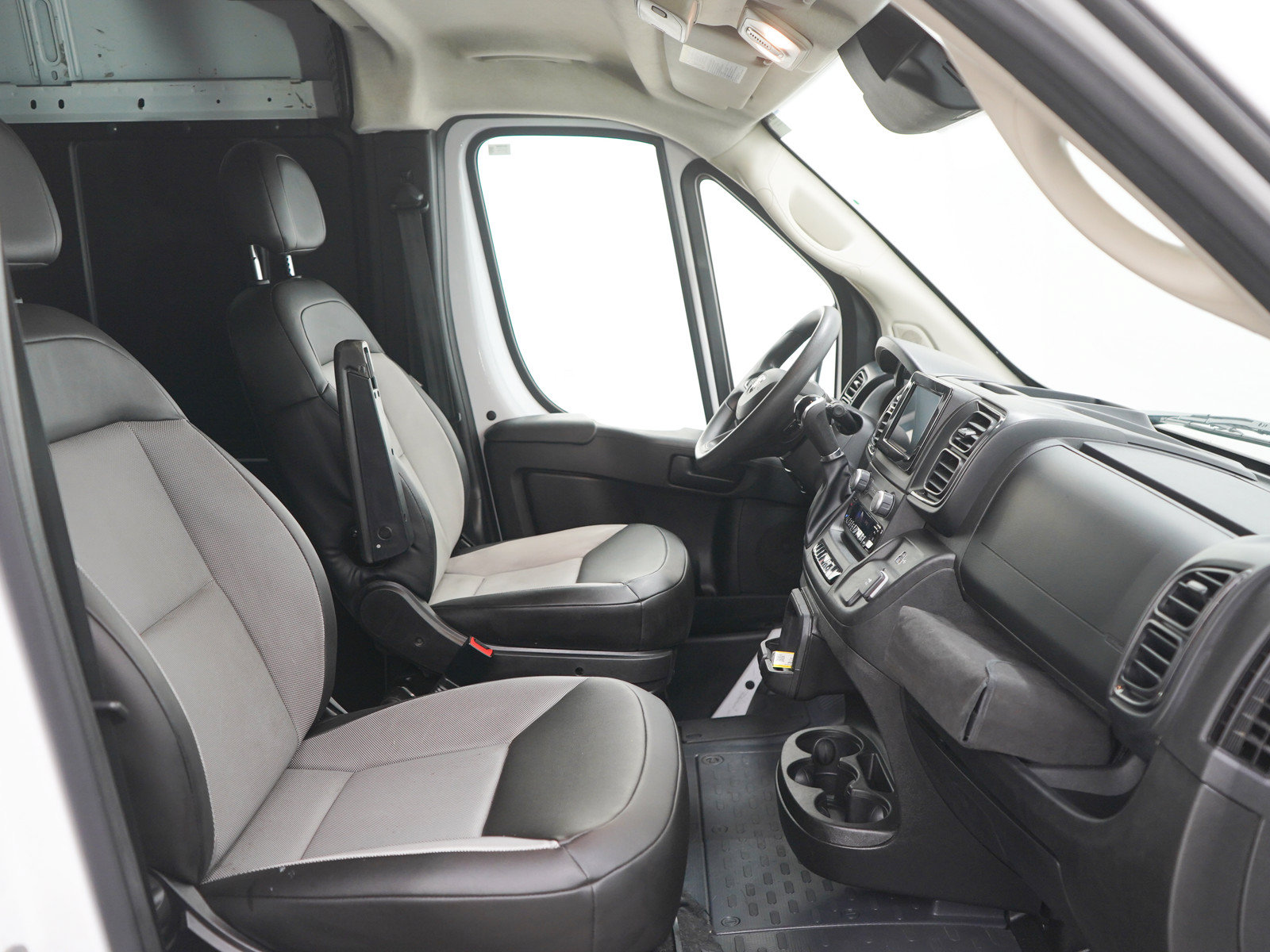 Used 2023 RAM ProMaster 2500 FWD image 11