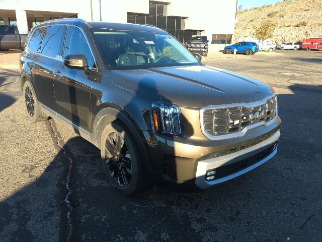 Used 2024 Kia Telluride SX Prestige w/ Towing Package image 2