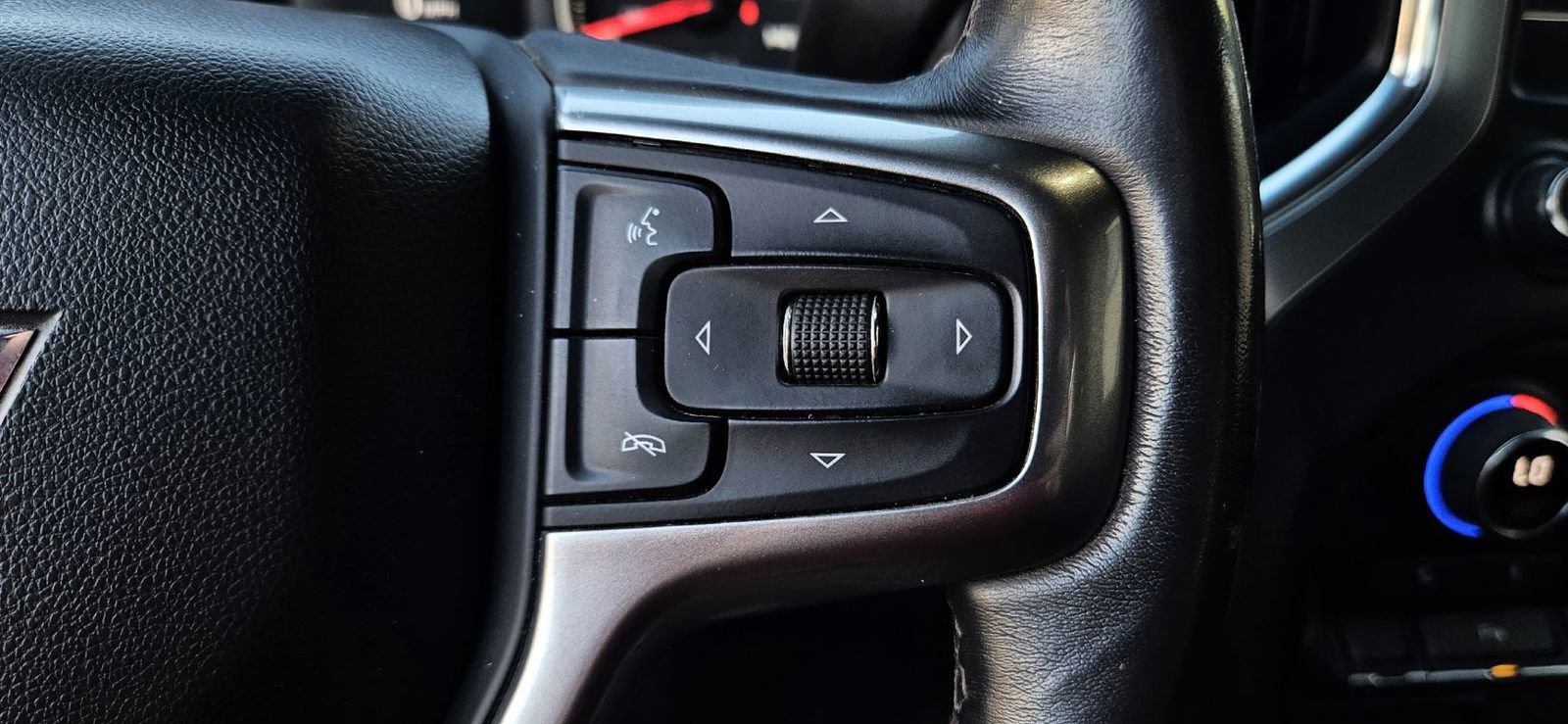 Used 2022 Chevrolet Silverado 1500 LT Trail Boss w/ LT Trail Boss Premium Package AWD/4WD image 12