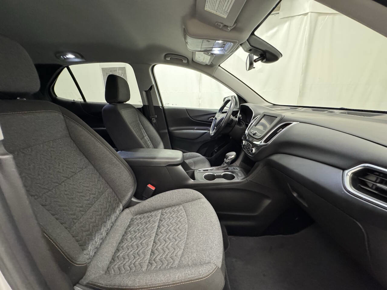 Used 2022 Chevrolet Equinox LT w/ Driver Convenience Package image 21