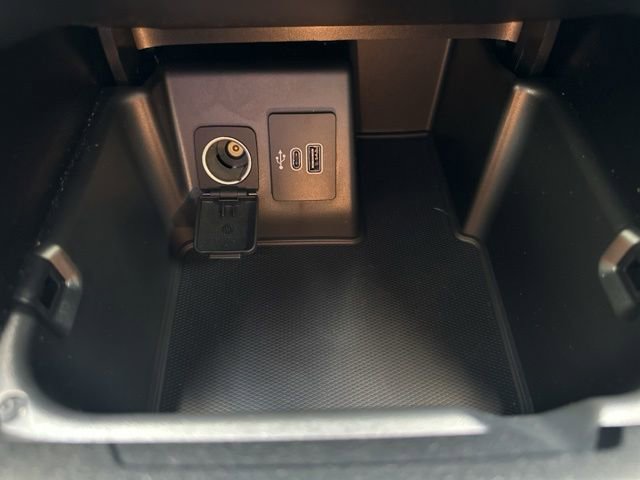 Used 2025 Ford Explorer ST-Line AWD/4WD image 17