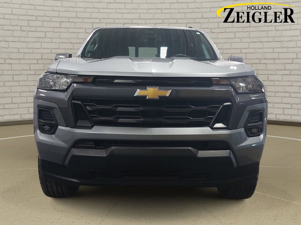 Used 2023 Chevrolet Colorado LT w/ LT Convenience Package II AWD/4WD image 2