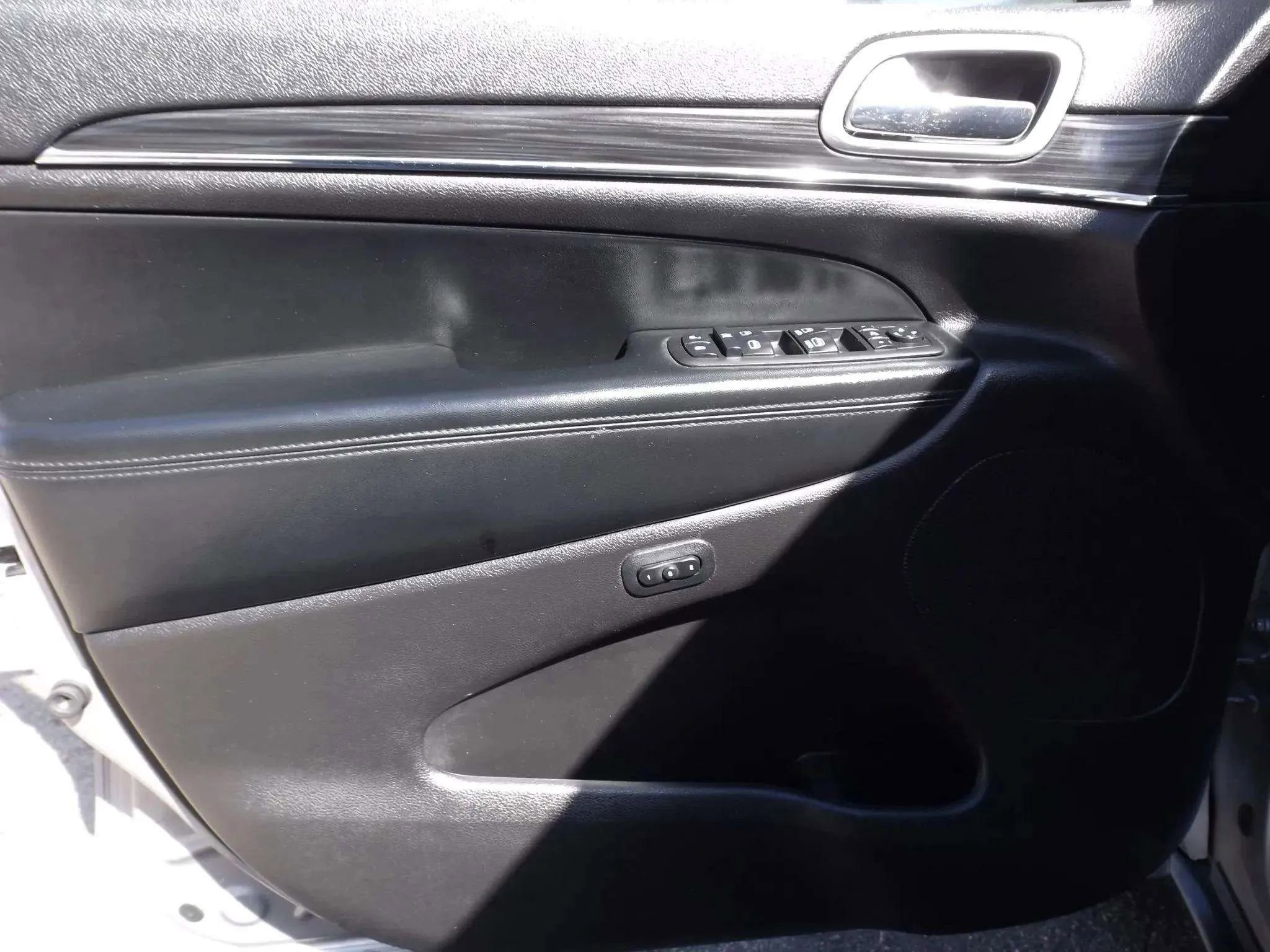 Used 2019 Jeep Grand Cherokee Limited image 23