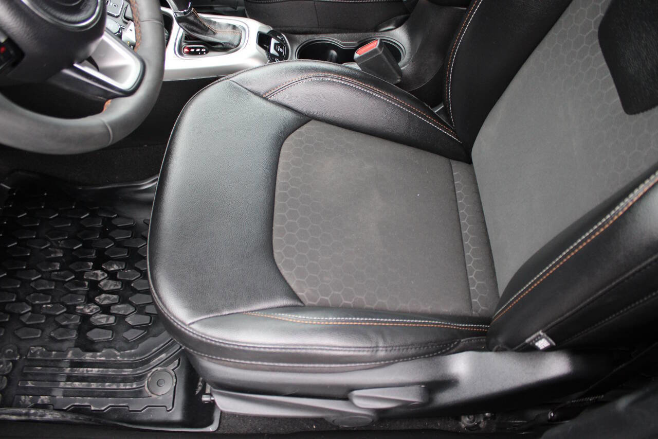 Used 2021 Jeep Compass Latitude AWD/4WD image 7