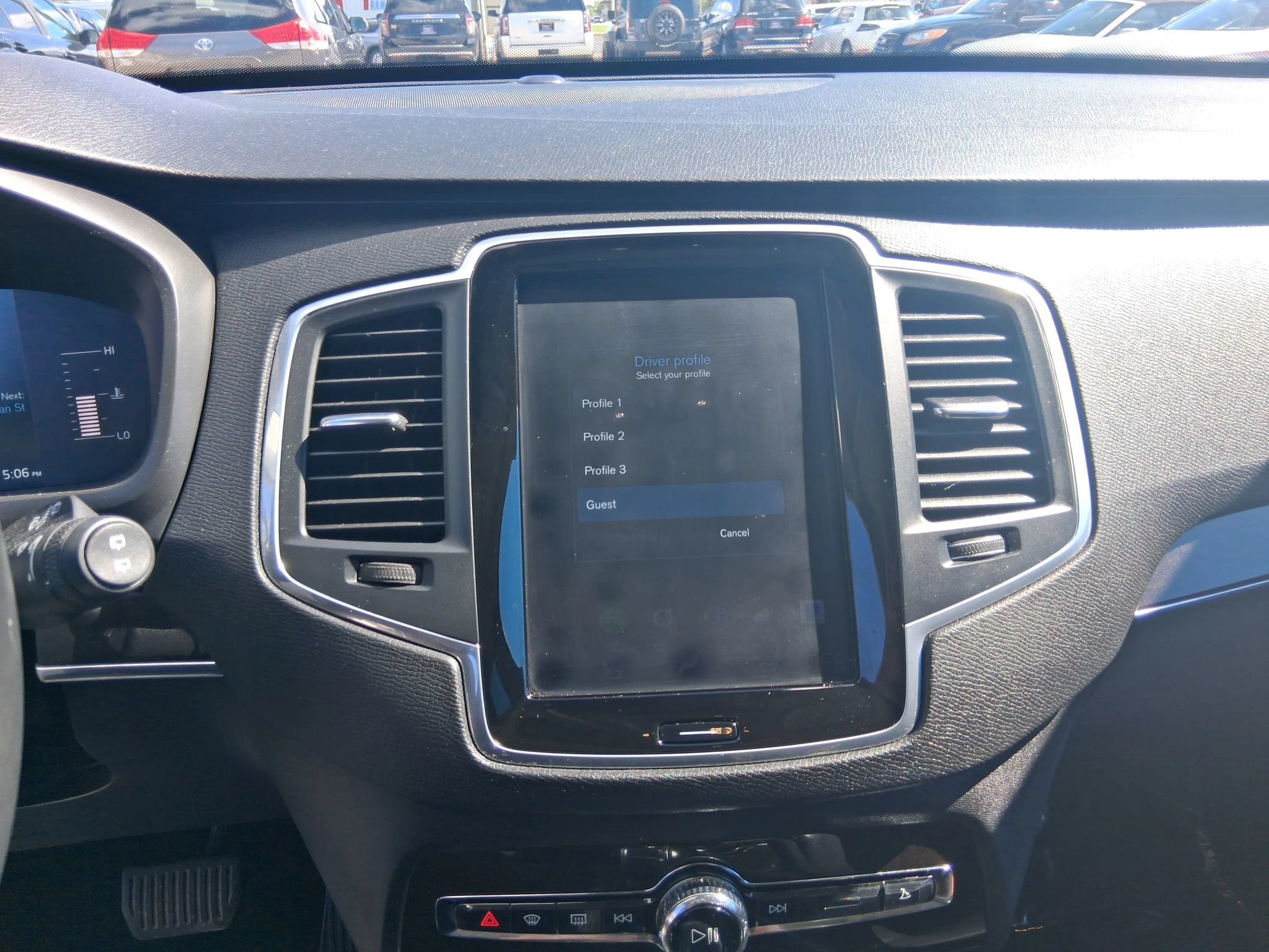 Used 2018 Volvo XC90 T5 Momentum w/ Convenience Package AWD/4WD image 15
