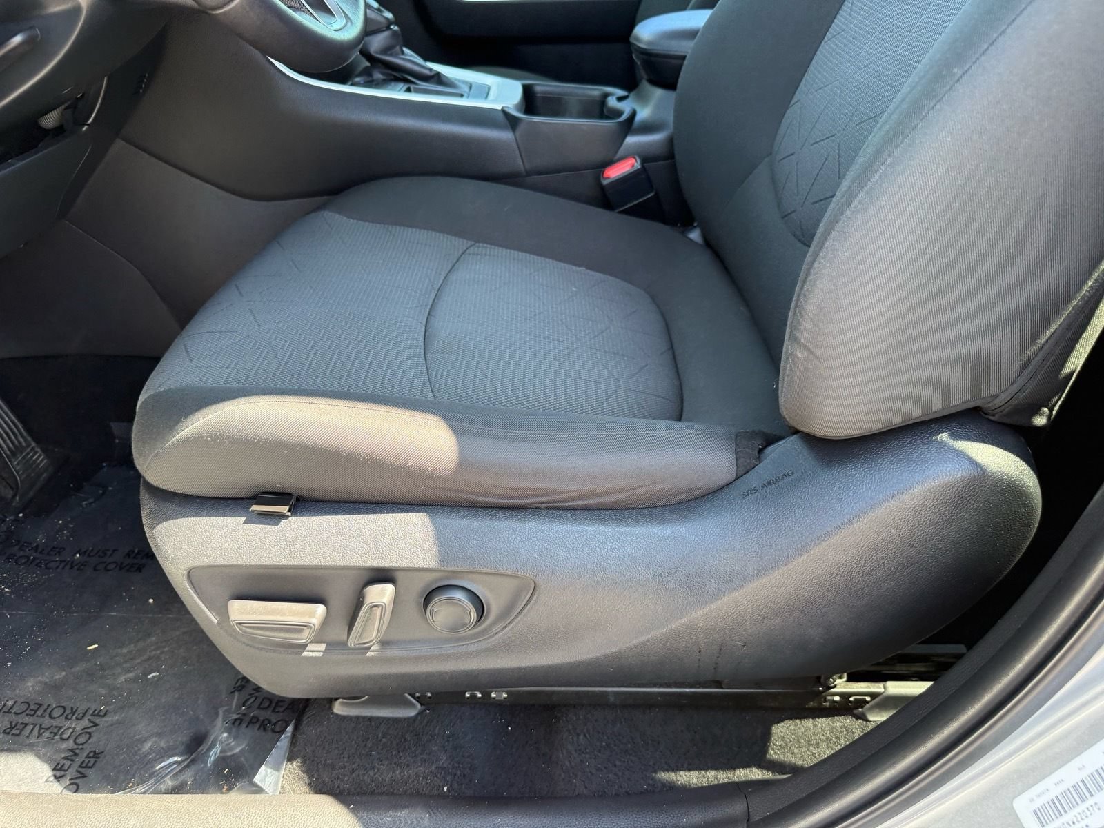 Used 2022 Toyota RAV4 XLE w/ XLE Grade Weather Package FWD image 14
