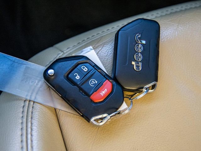 Used 2018 Jeep Wrangler Unlimited Sahara AWD/4WD image 37