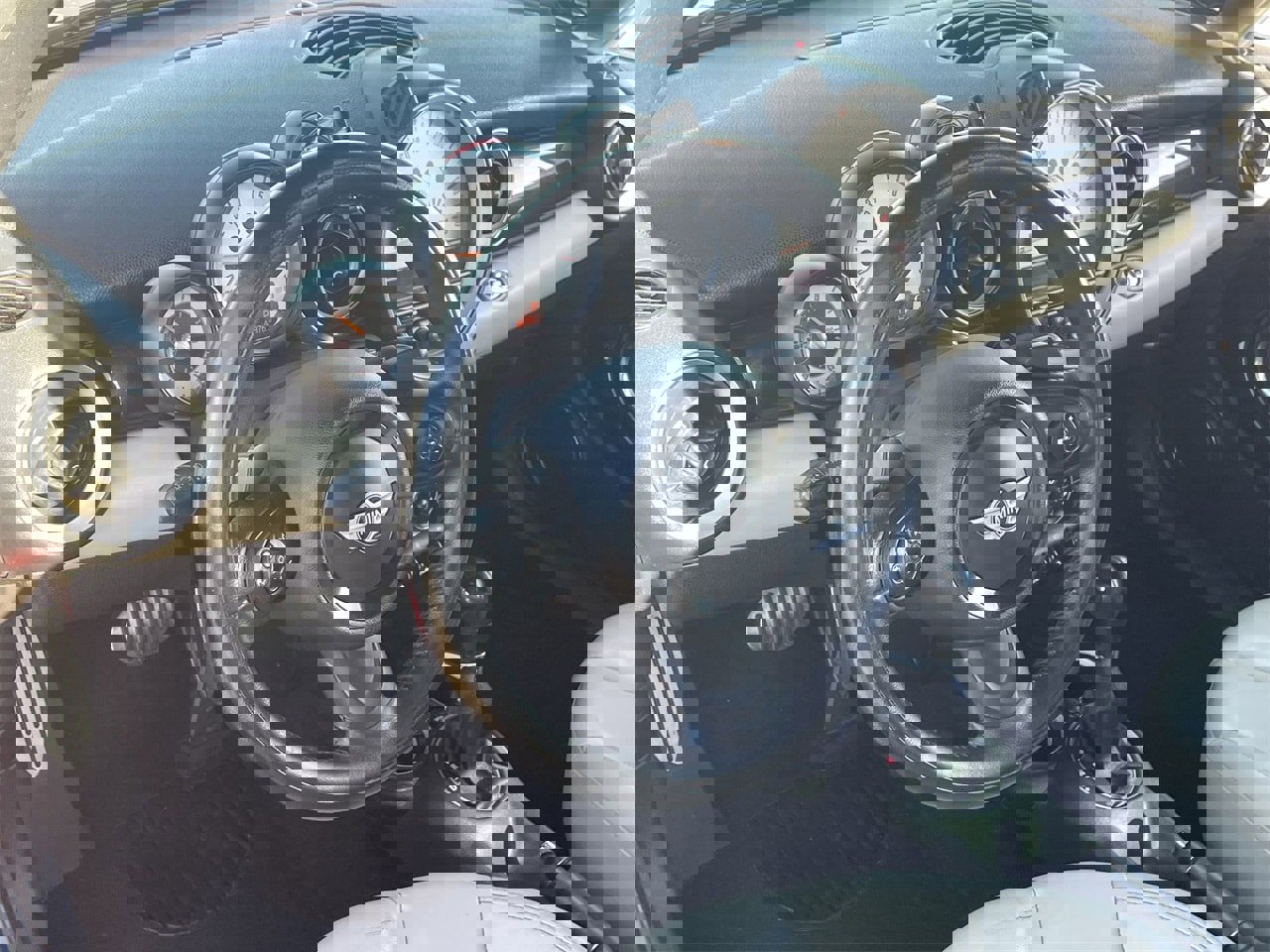 Used 2011 MINI Cooper S image 17