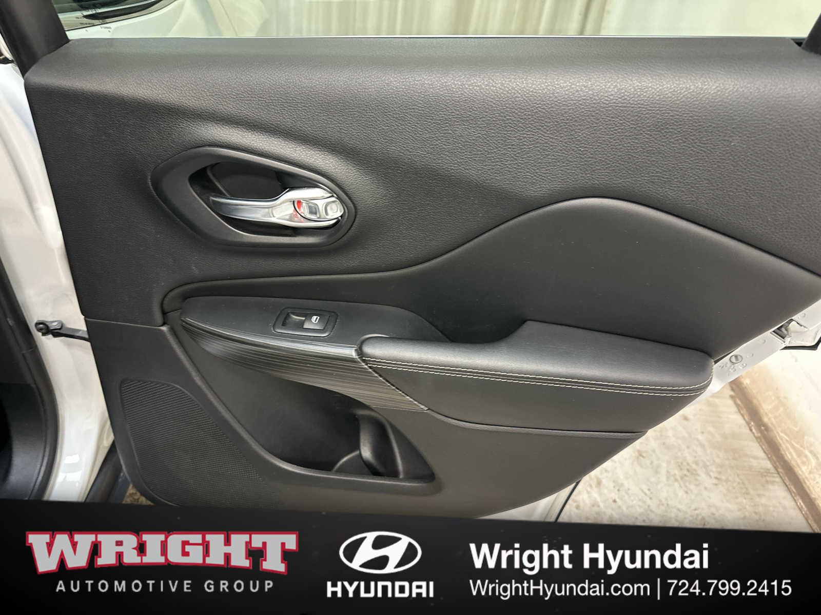 Used 2017 Jeep Cherokee Limited image 15