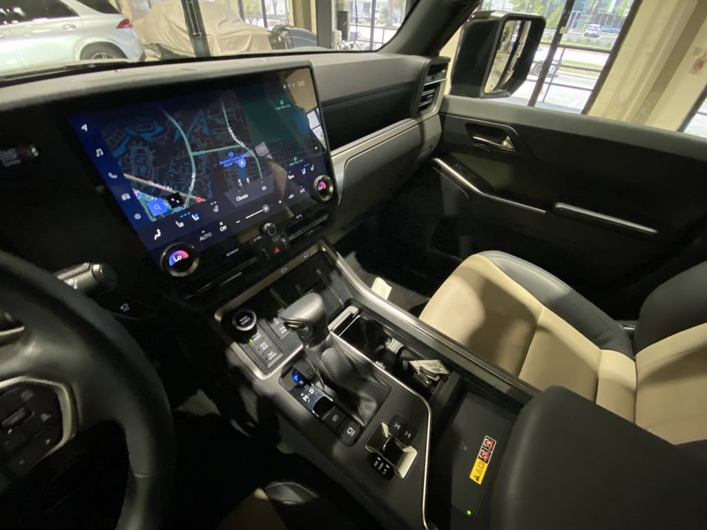 Used 2024 Lexus GX 550 AWD/4WD image 8