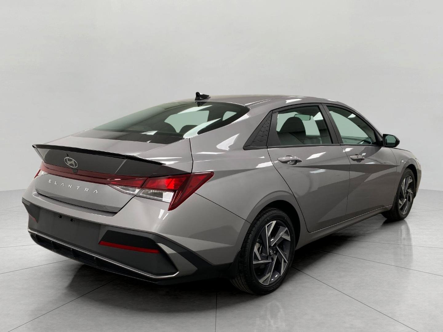 Certified 2025 Hyundai Elantra Sport FWD image 3