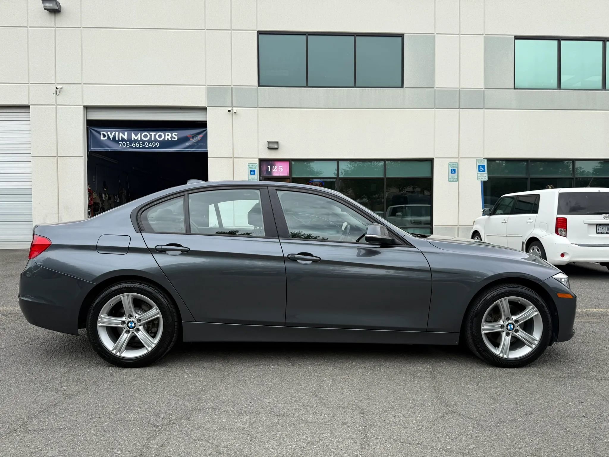 Used 2015 BMW 328i xDrive Sedan AWD/4WD image 3