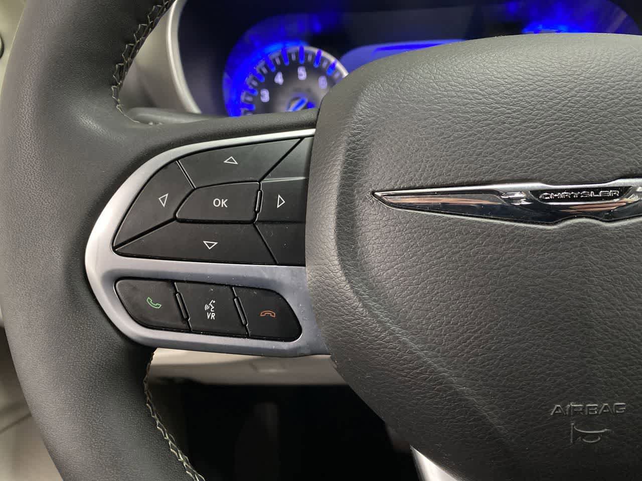 Used 2024 Chrysler Pacifica Touring-L FWD image 20