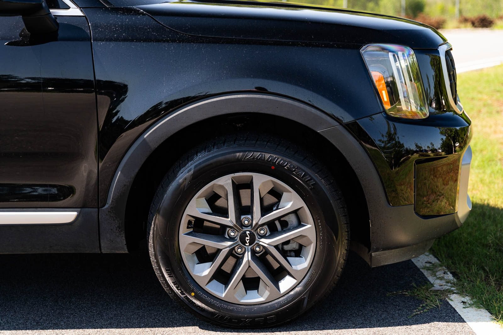 Used 2024 Kia Telluride LX FWD image 8