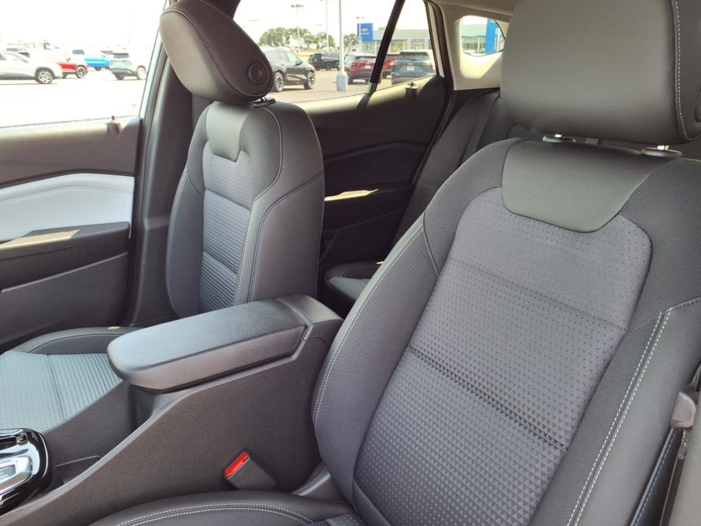 New 2025 Chevrolet Trax LT image 12