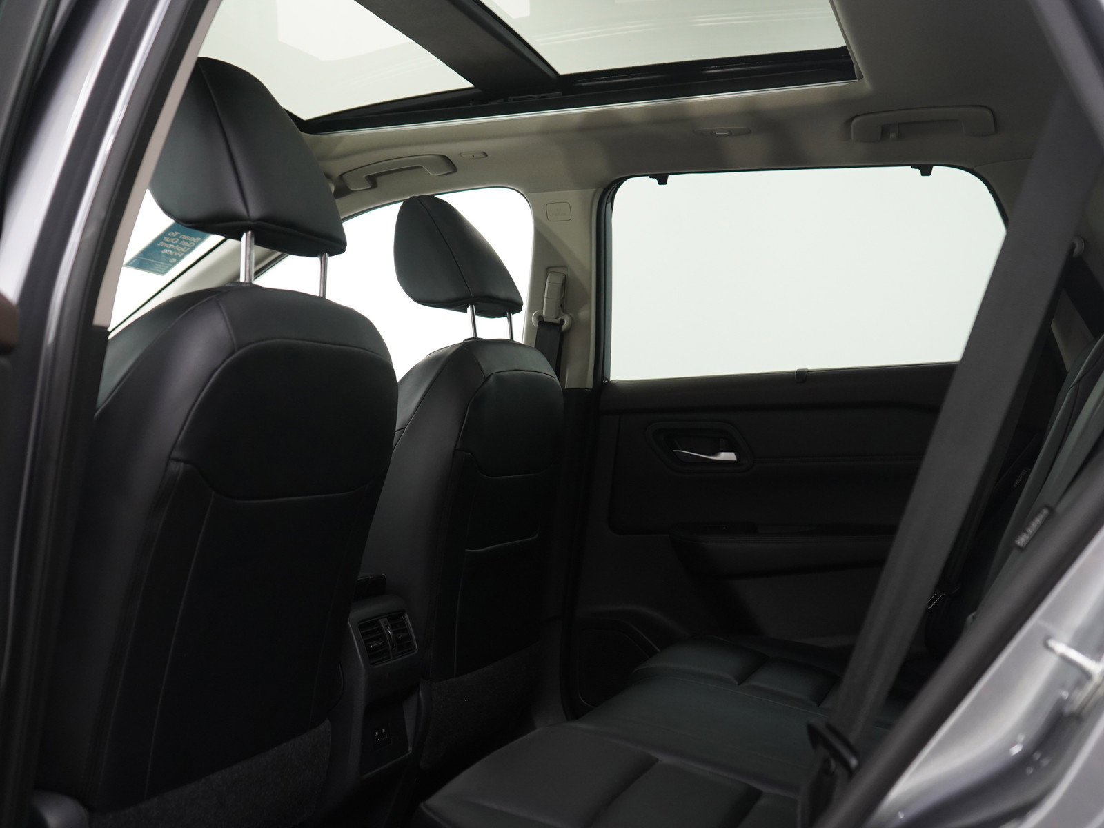 Used 2023 Nissan Rogue SV w/ SV Premium B Package image 18