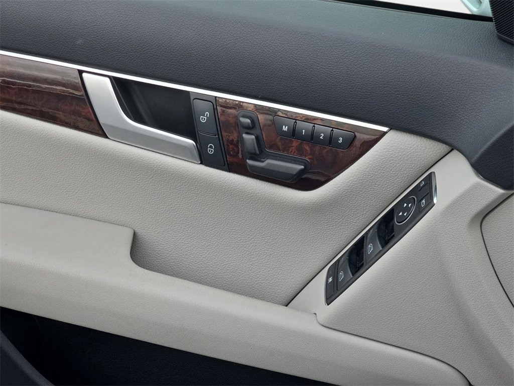 Used 2013 Mercedes-Benz C 250 Sedan image 27